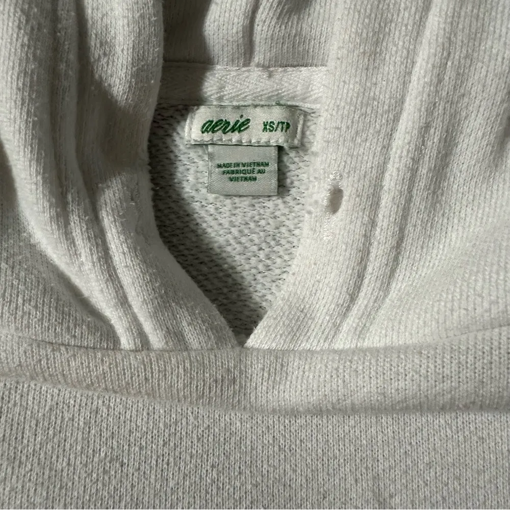 Aerie women's XS white distressed hoodie, no string - Image 4
