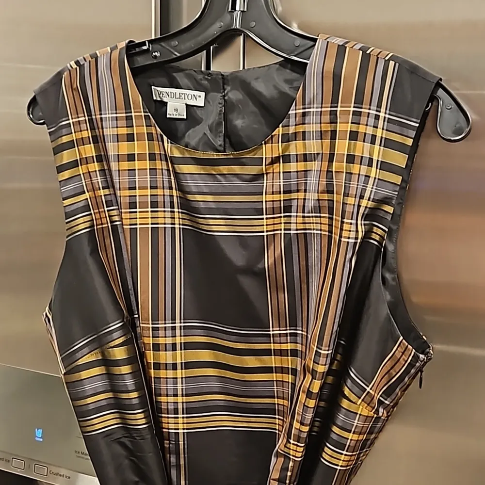 💕PENDLETON💕 Holiday Dress 100% Tafetta Silk ~ Black & Gold Tartan Plaid 18 - Image 4