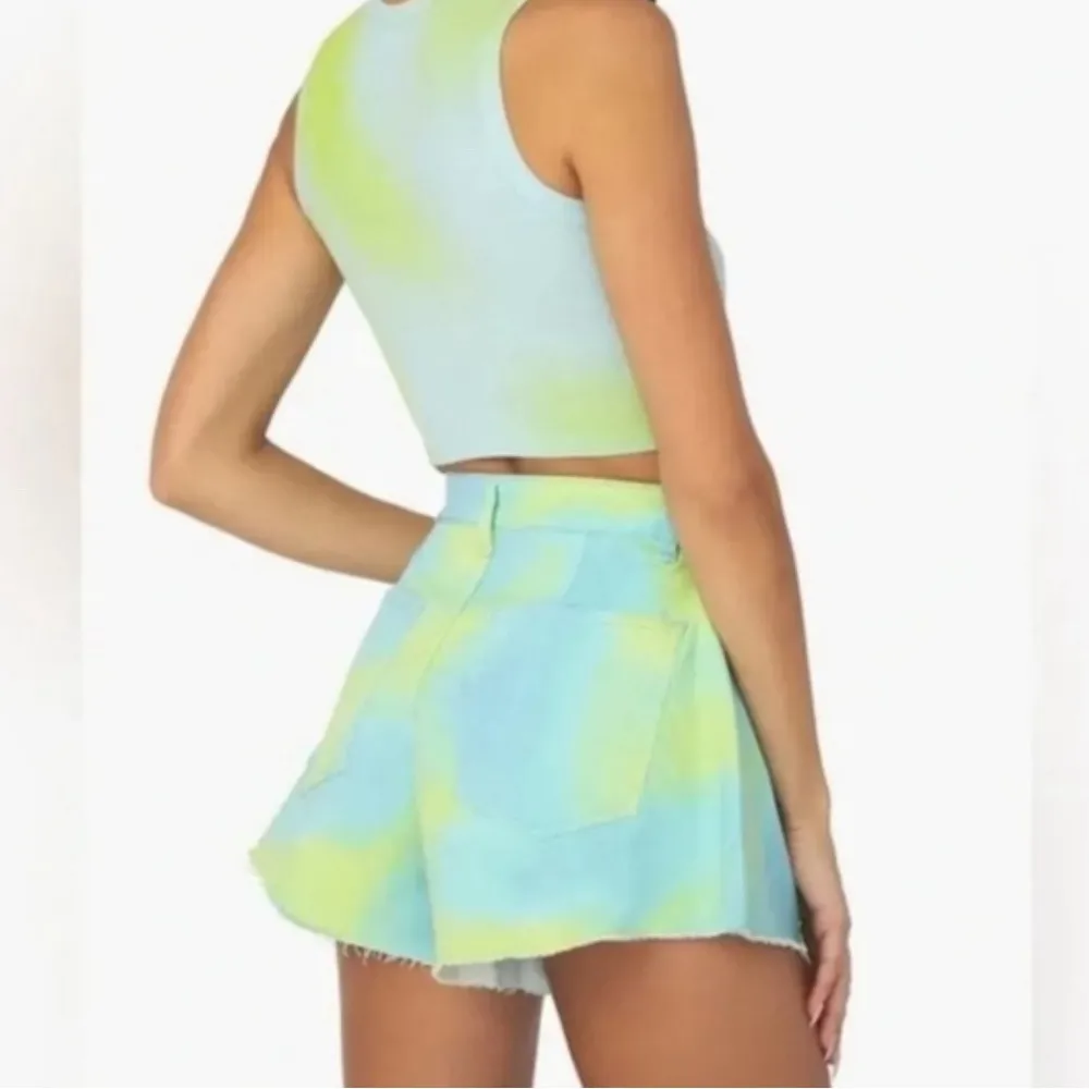 NWT WeWoreWhat Stretch Twill Flare Bell Denim Shorts in Tie Dye Size 27 - Image 4