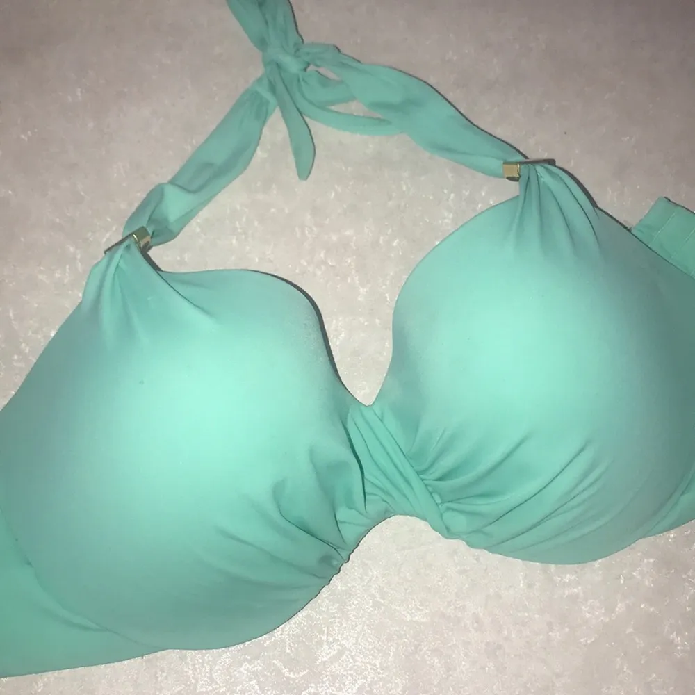 - Victoria’s Secret swimsuit top 38C - Image 2