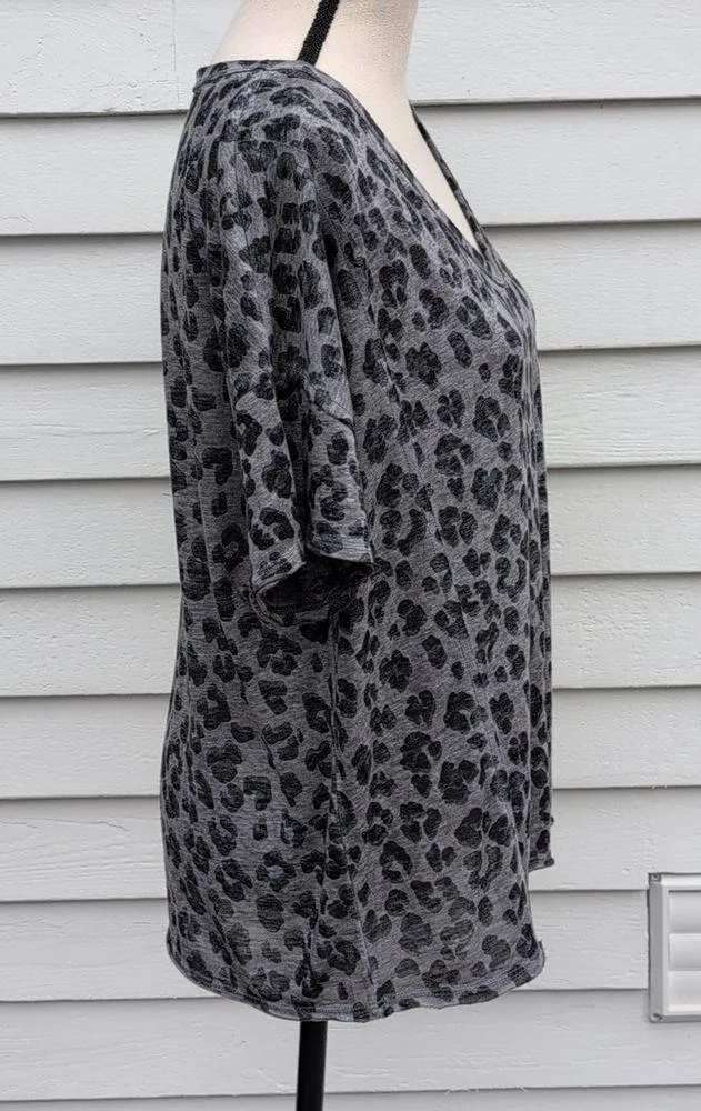 Lucky Brand Oversized Animal Print V-Neck Top | Lucky Brand Short Sleeve Shirt - Image 4