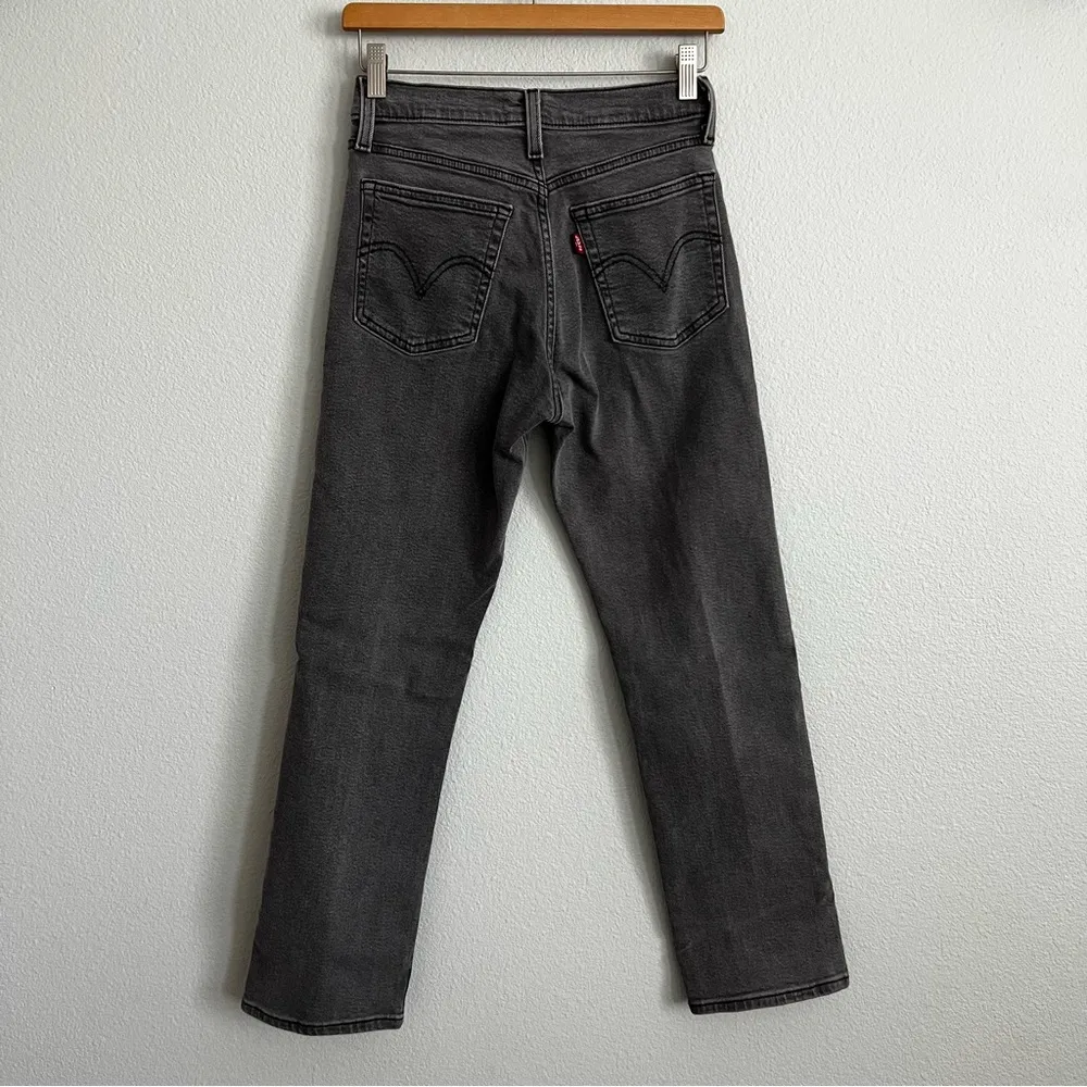 Levi’s Grey Wedgie Straight Fit Jeans. Size 27. - Image 3