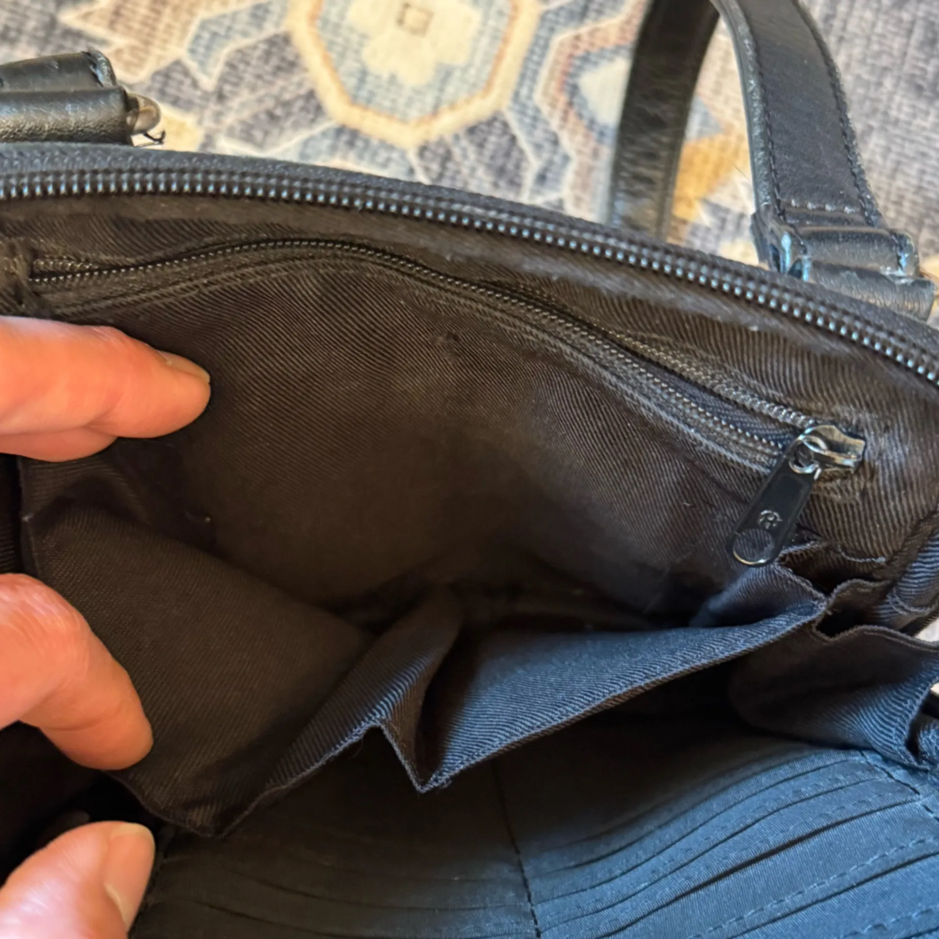 Vintage Fossil Women’s Black 100% Genuine Leather Crossbody Purse - Image 9