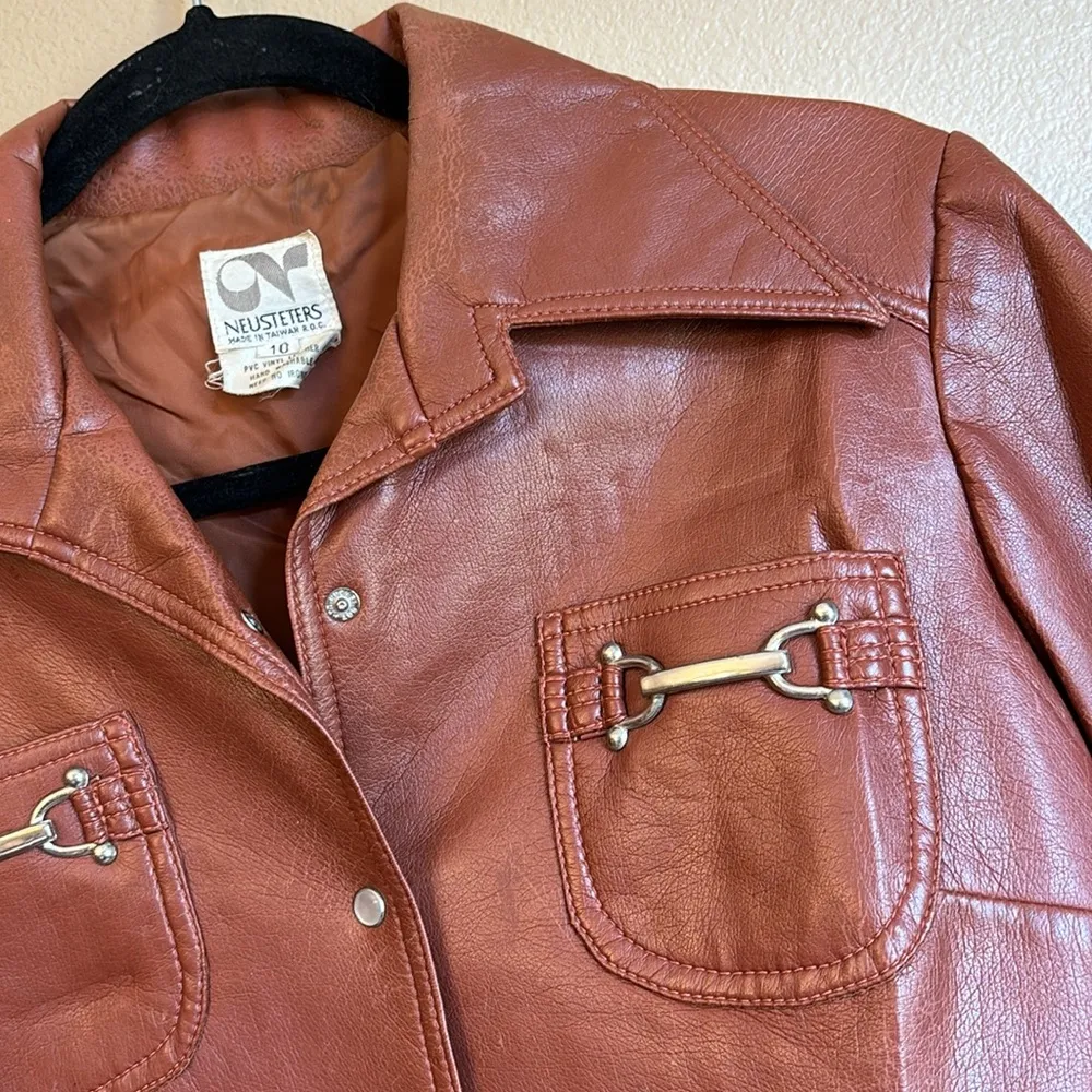 VINTAGE Brown Faux Leather Belted Shirt Jacket Size SMALL MEDIUM Pearl Snap 70s - Image 4