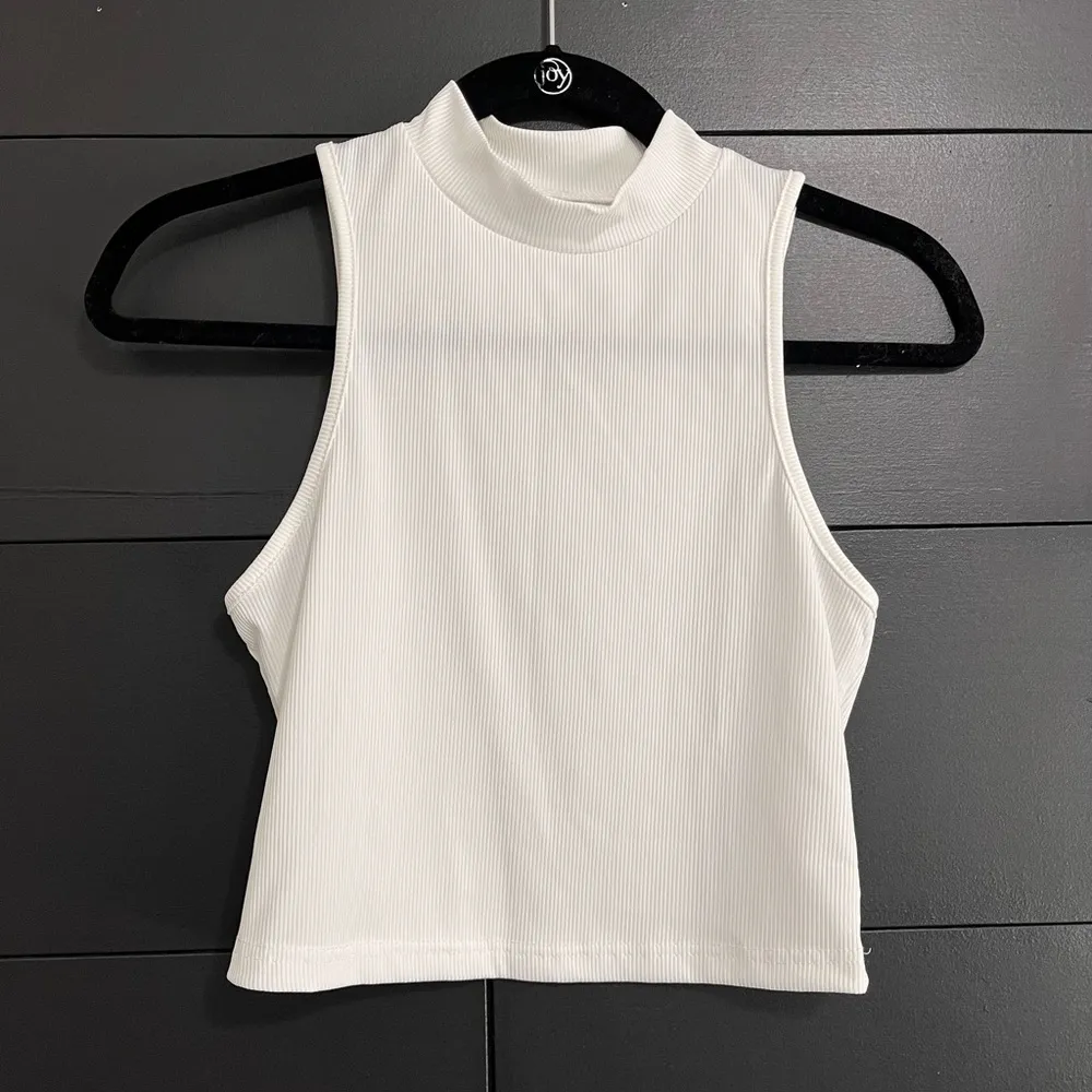 3 Pack Mock Neck Ribbed Crop Tank Tops Women’s Sz M NWOT Black, White & Cream Size M - Image 6