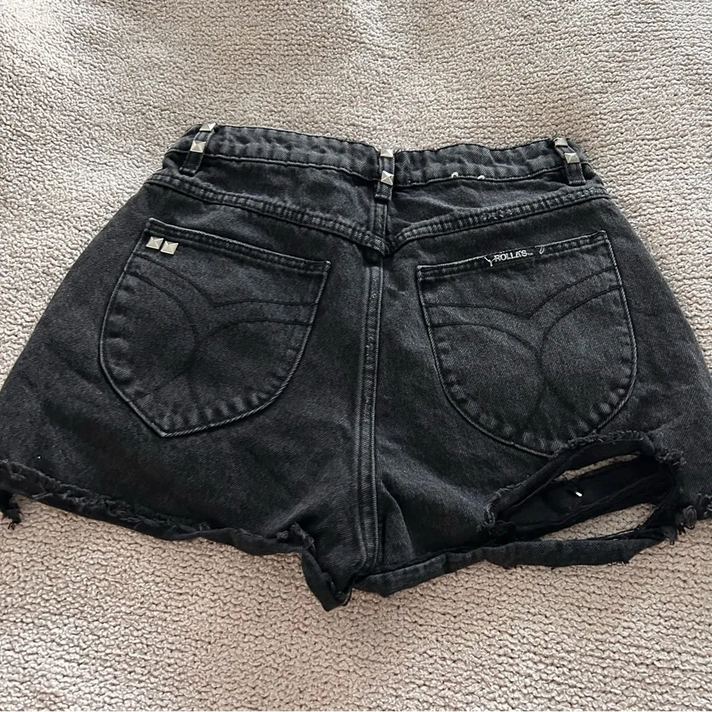 rollas dark wash studded dusters high rise slim jean shorts Black Size 26 - Image 4