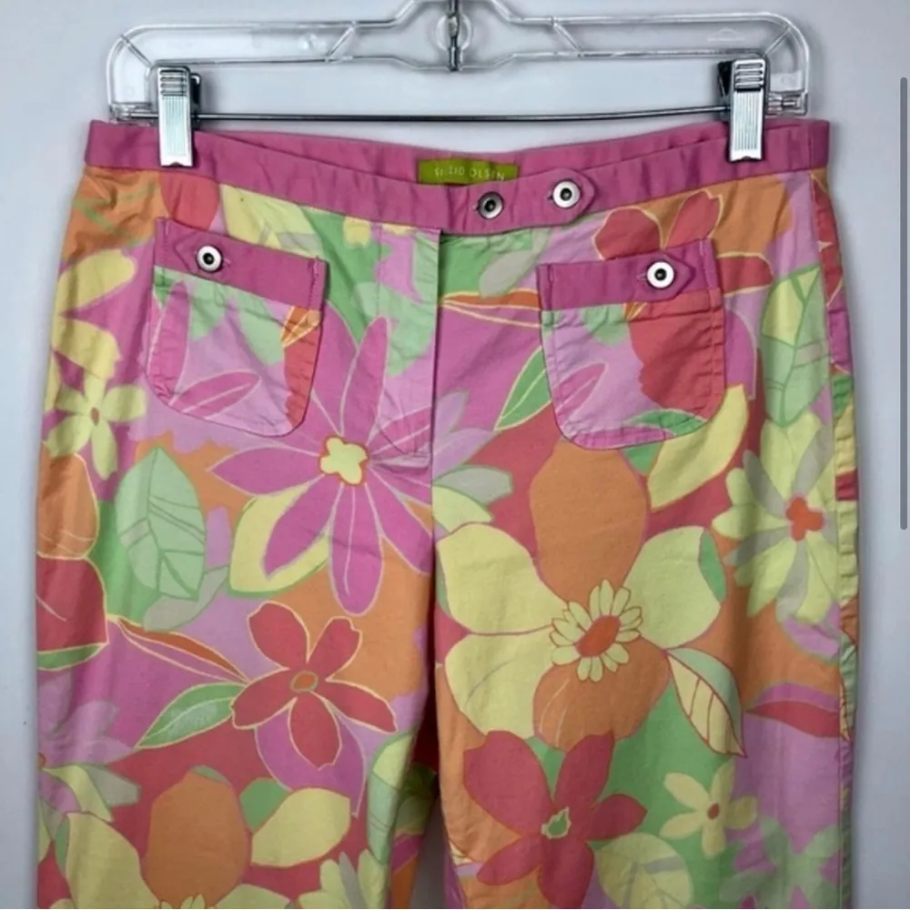 mod pastel floral ankle pants - Size: 6 - Image 2