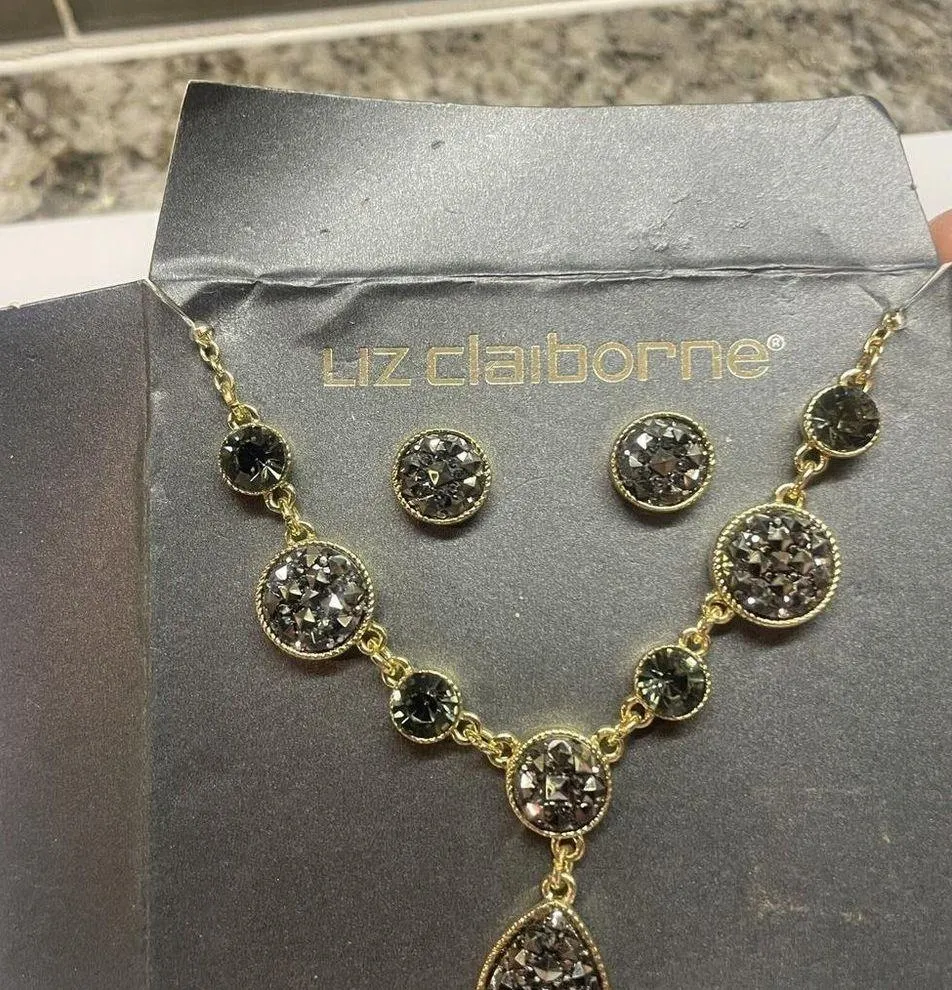 Liz Claiborne Necklace And Pierced Stud Earrings Costume Set Gold Tone - Image 5