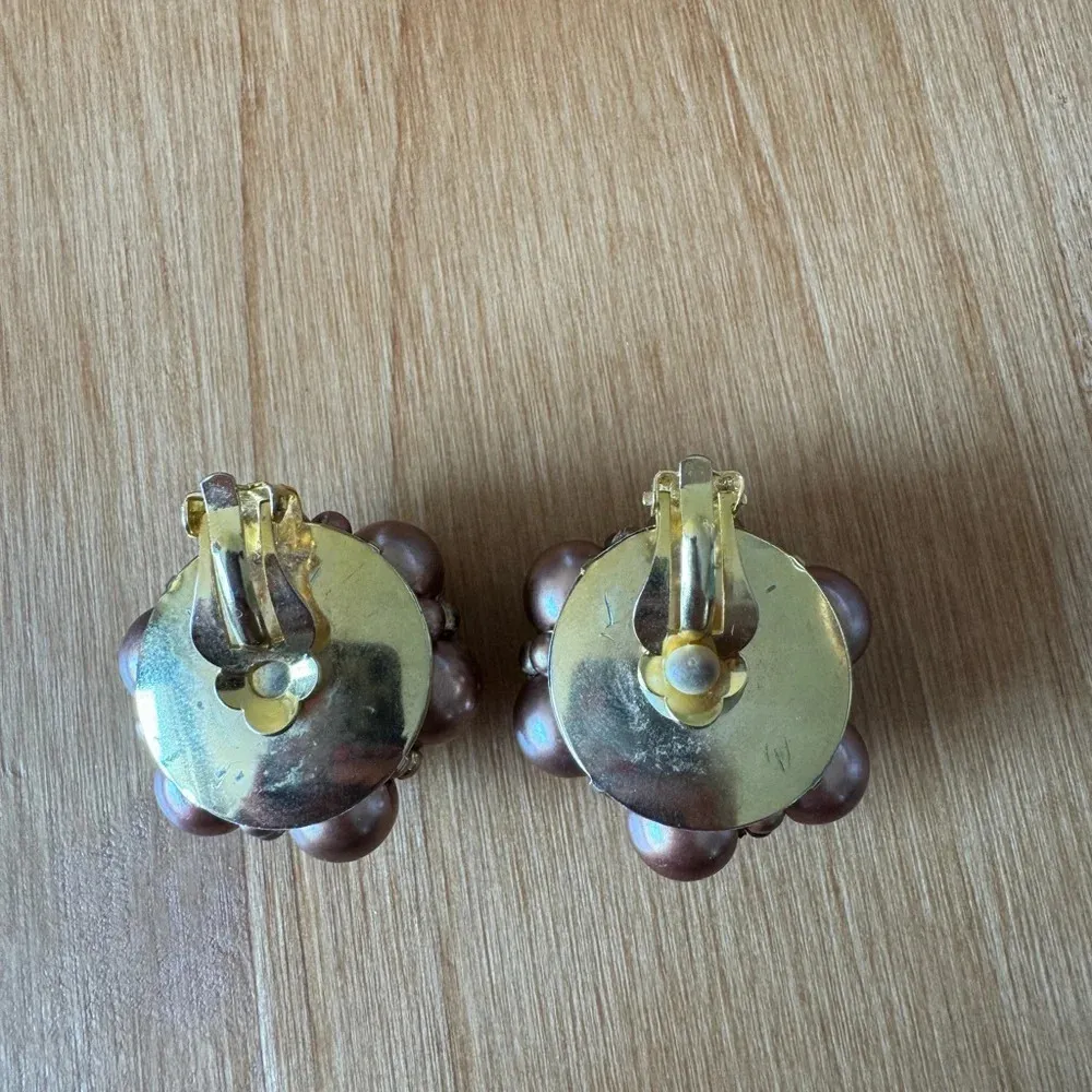 Vintage Coffee Pearl Cluster Clip On Earrings Brown - Image 4