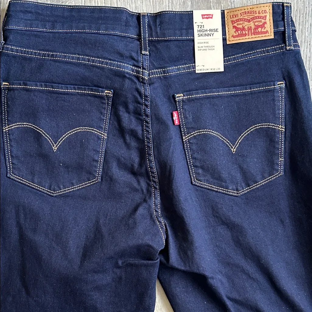 Levi’s 721 High-Rise Skinny Jeans ✨
Size: Women’s 14 Medium (W32 L30) - Image 6