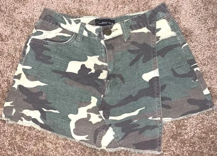 These Three Boutique Camo Skort - Image 2