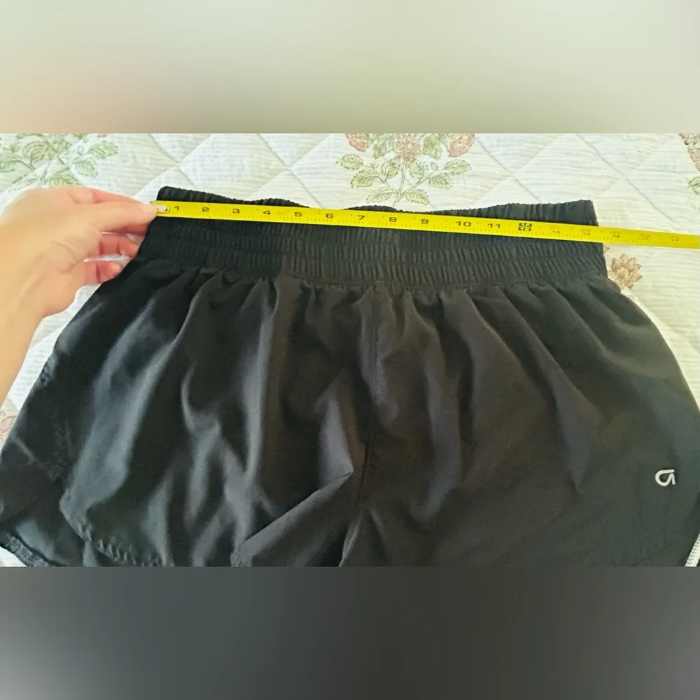 Women's Black Gap Athletic  running Shorts size Medium - Image 4