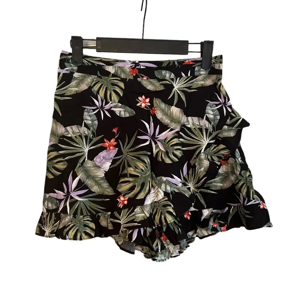 NWT FOREVER 21 FLORAL TROPICAL SKORT - Image 4
