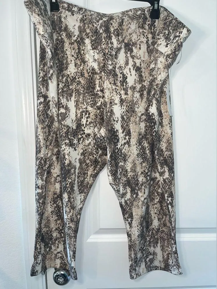 Terra and Sky NWT Snake Skin Animal Printed Soft Stretchy Capri Leggings Sz 4XL - Image 4