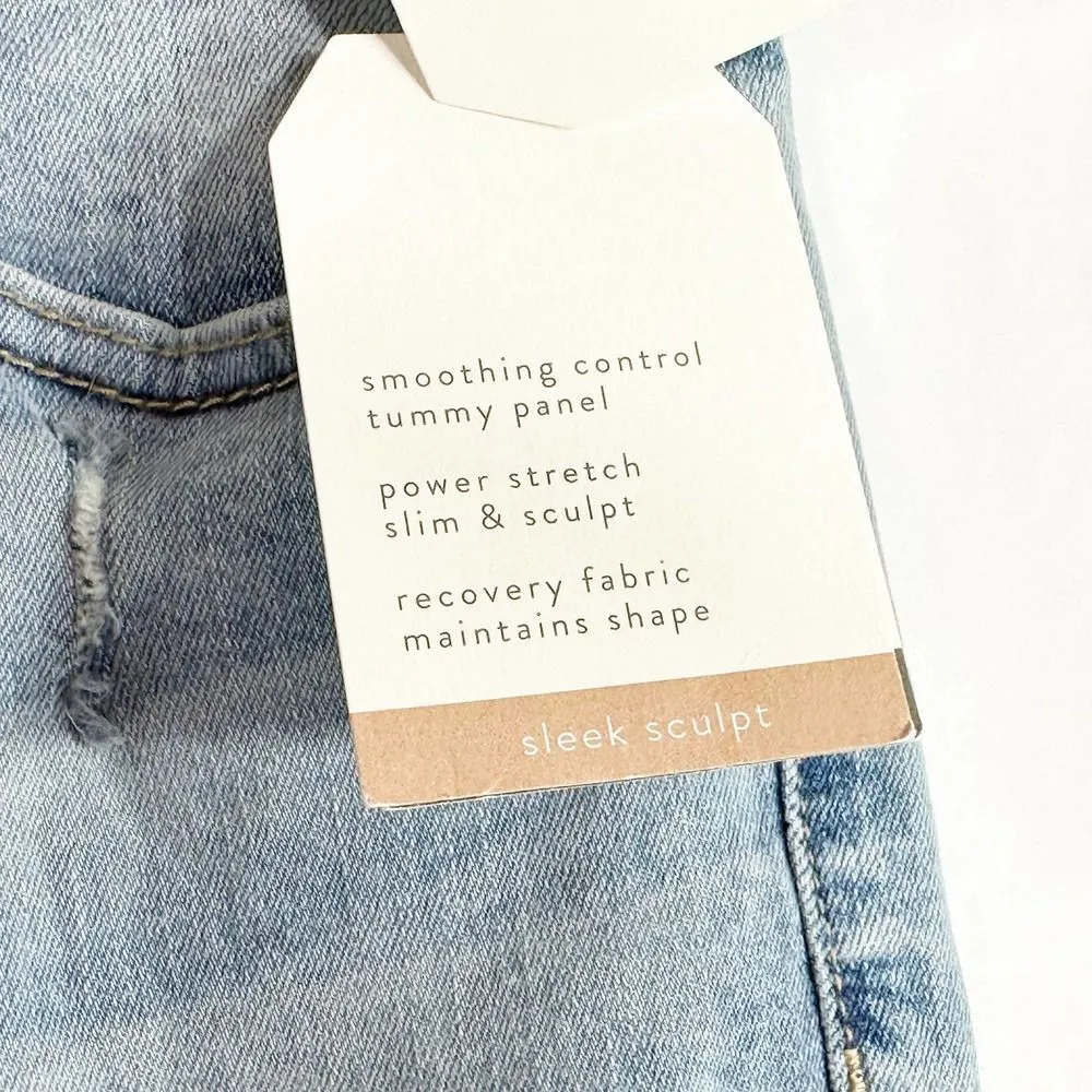 Wonderly Size 6 Jeans Distressed Light Blue Girlfriend Crop Ankle Straight 615 - Image 12