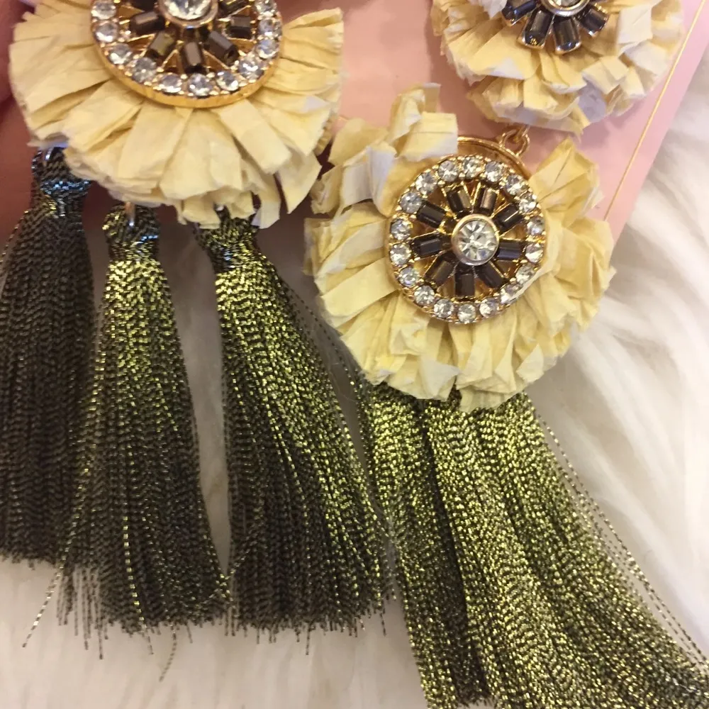 Kitsch straw earrings. - Image 3