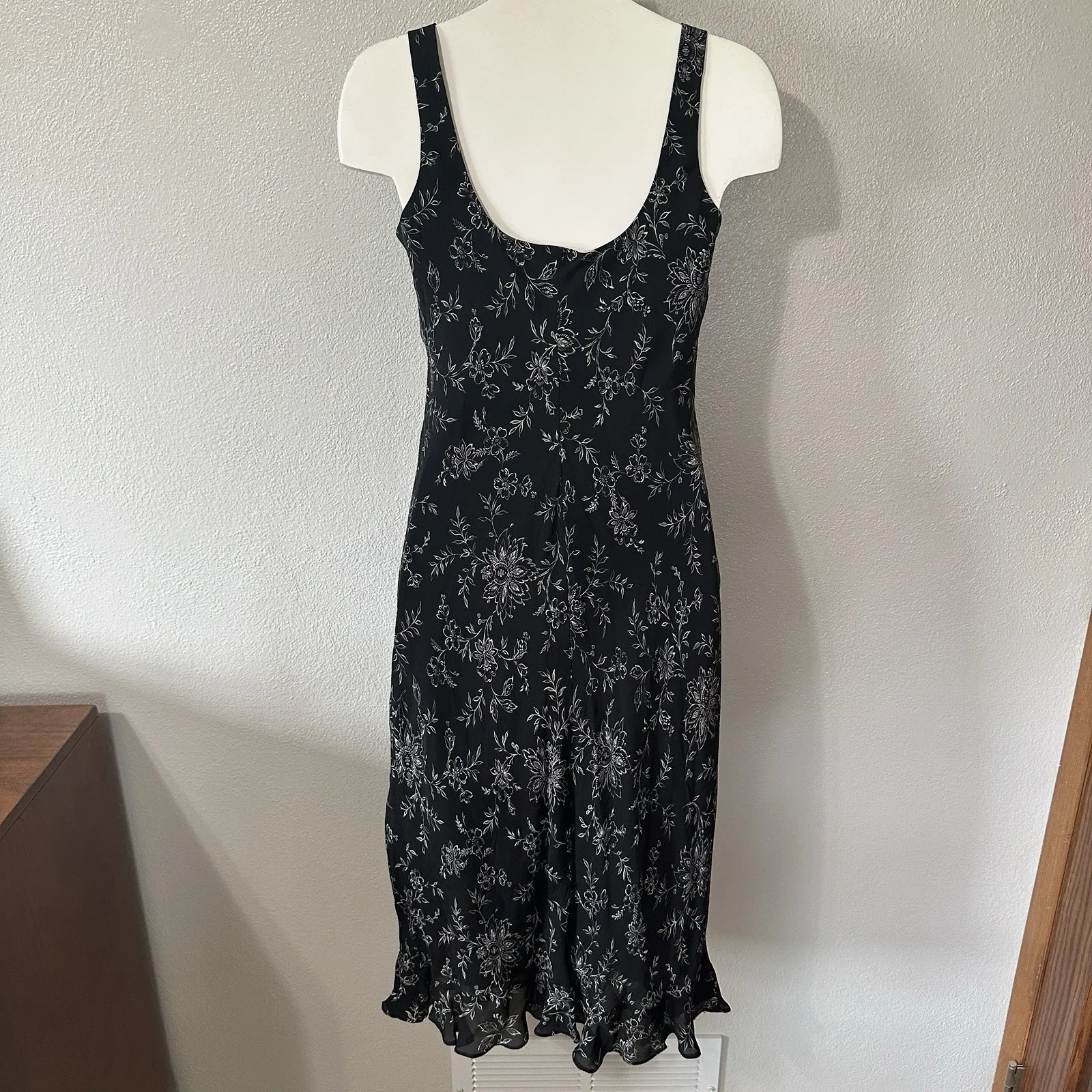 Vintage 90s Ann Taylor 100% Silk Black White Floral Midi Dress Sz‎ 4 Cottagecore - Image 4