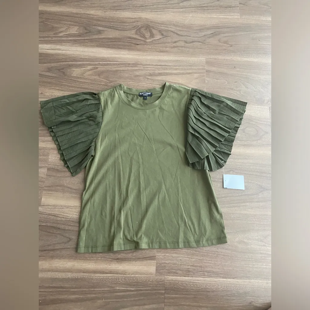 NWT Velvet Heart Olive Green Pleated Sleeve Top Sz S - Image 3