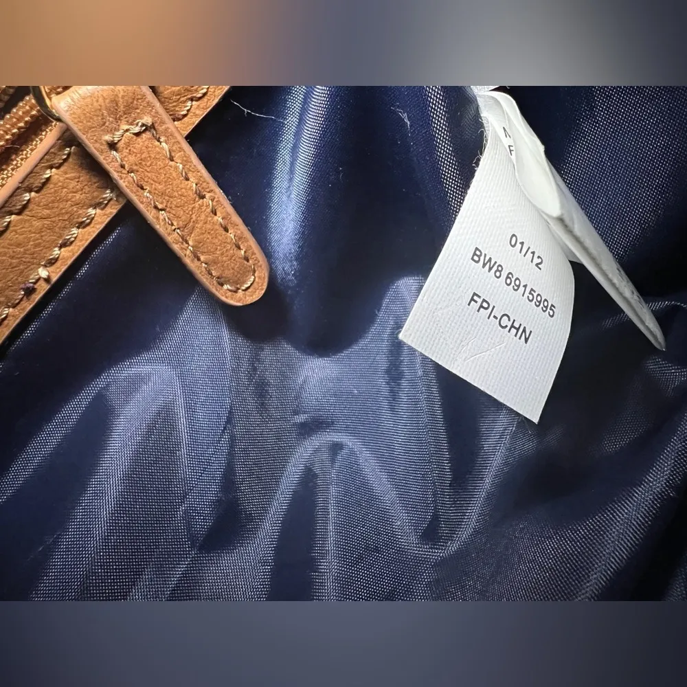 Tommy Hilfiger Womens Zip closure Sage Green Shoulder Bag Purse W/Inside Pockets - Image 12