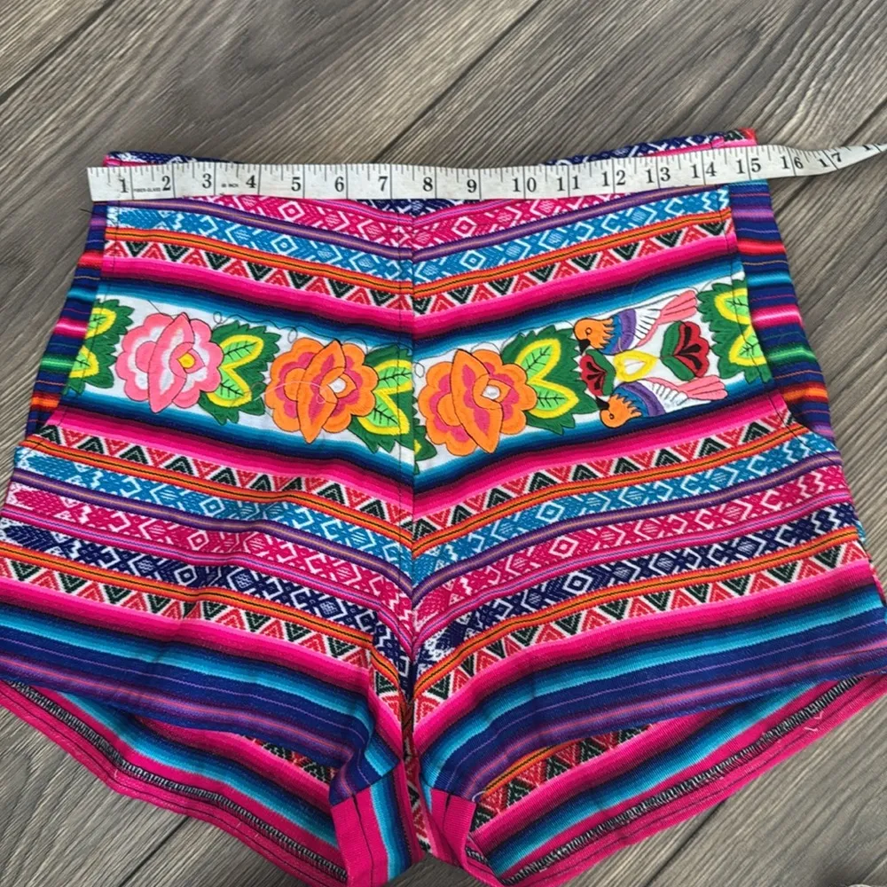 Colorful Patterned Shorts size medium Pink - Image 7