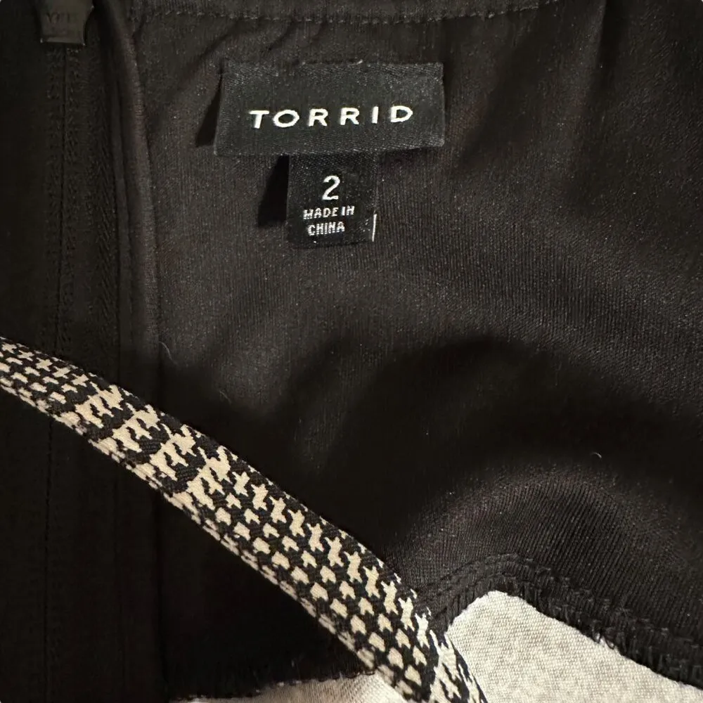 Torrid Black and White Plaid Houndstooth Peplum Top - Image 5