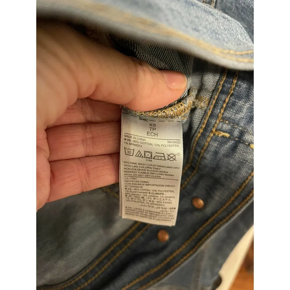 Old Navy Trucker Jean Jacket Sz XS Blue Stretch Denim Light Wash EUC - Image 4