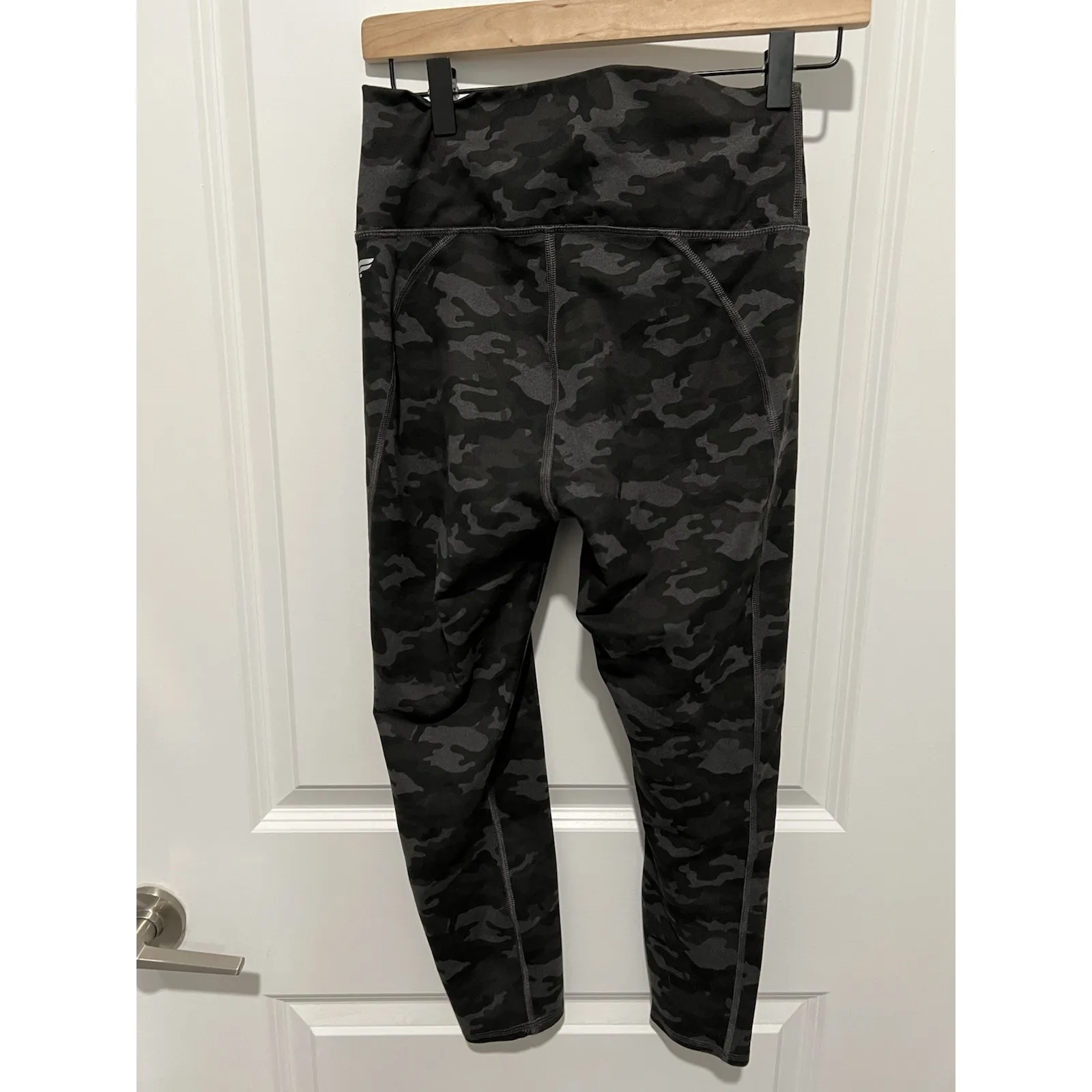 ✨ Fabletics‎ Define PowerHold High-Waisted 7/8 Legging Charcoal Camo Size Med - Image 2