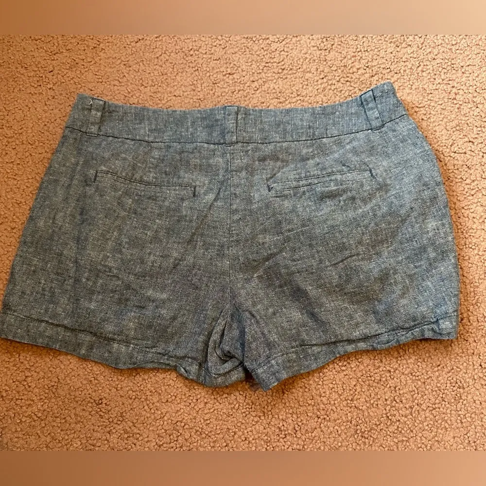 Loft  size 6 linen cotton blend 4” short blue - Image 2