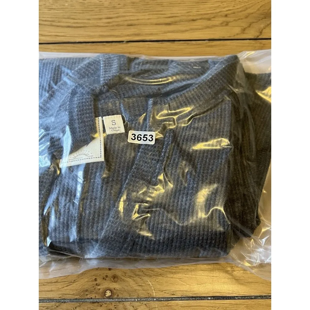 White Crow Shirt Women Size Small Ribbed Knit Short Sleeve V‎ Neck Preppy Modern - Image 9