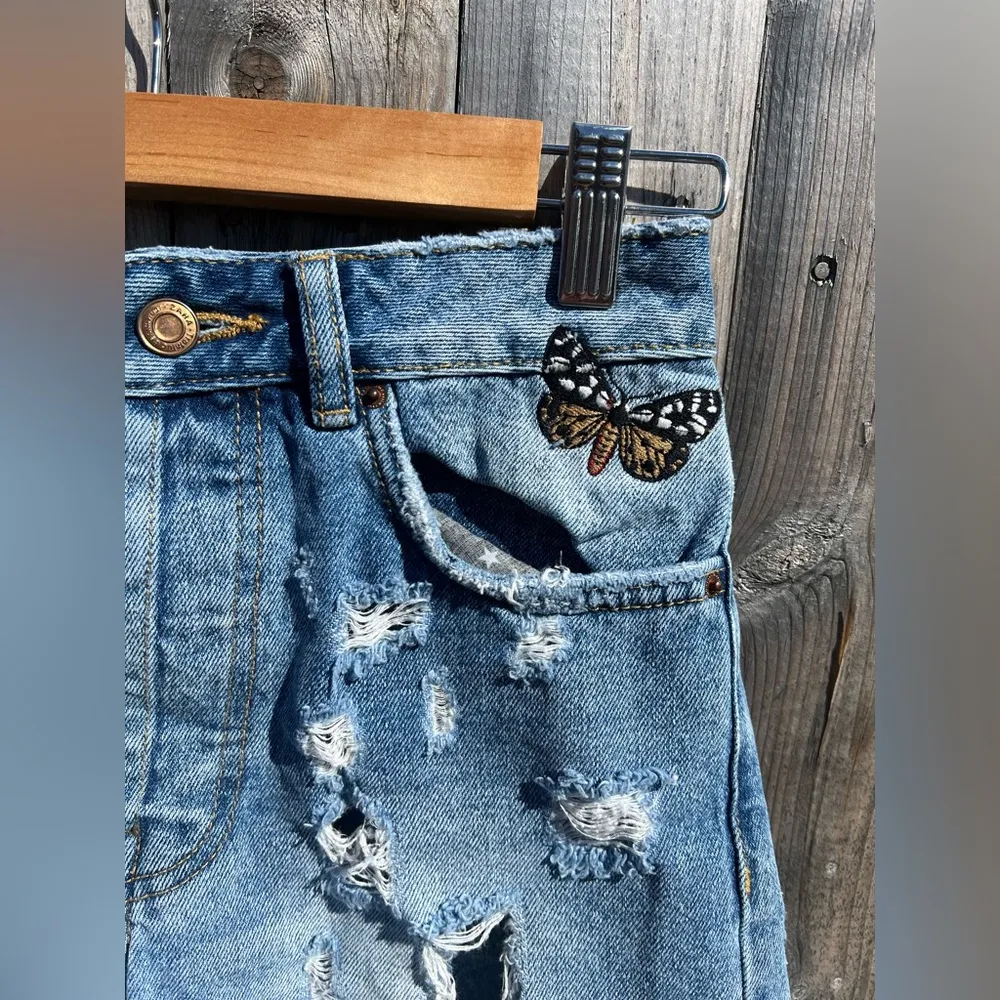 Zara TRF Butterfly 🦋 Embroidered Distressed MOM FIT DENIM Shorts - Image 3