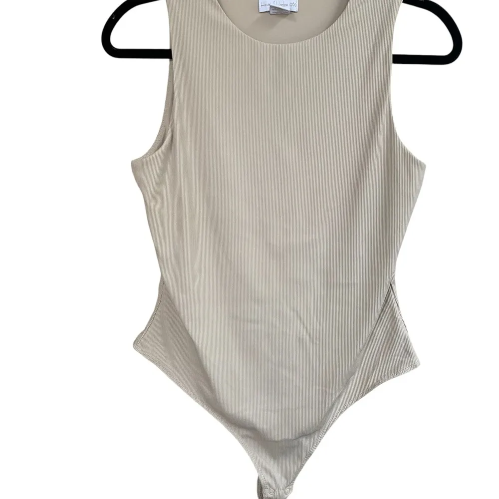 Boundle House of Harlow 1960 Black and Cream Tank Tops Size M - Image 3