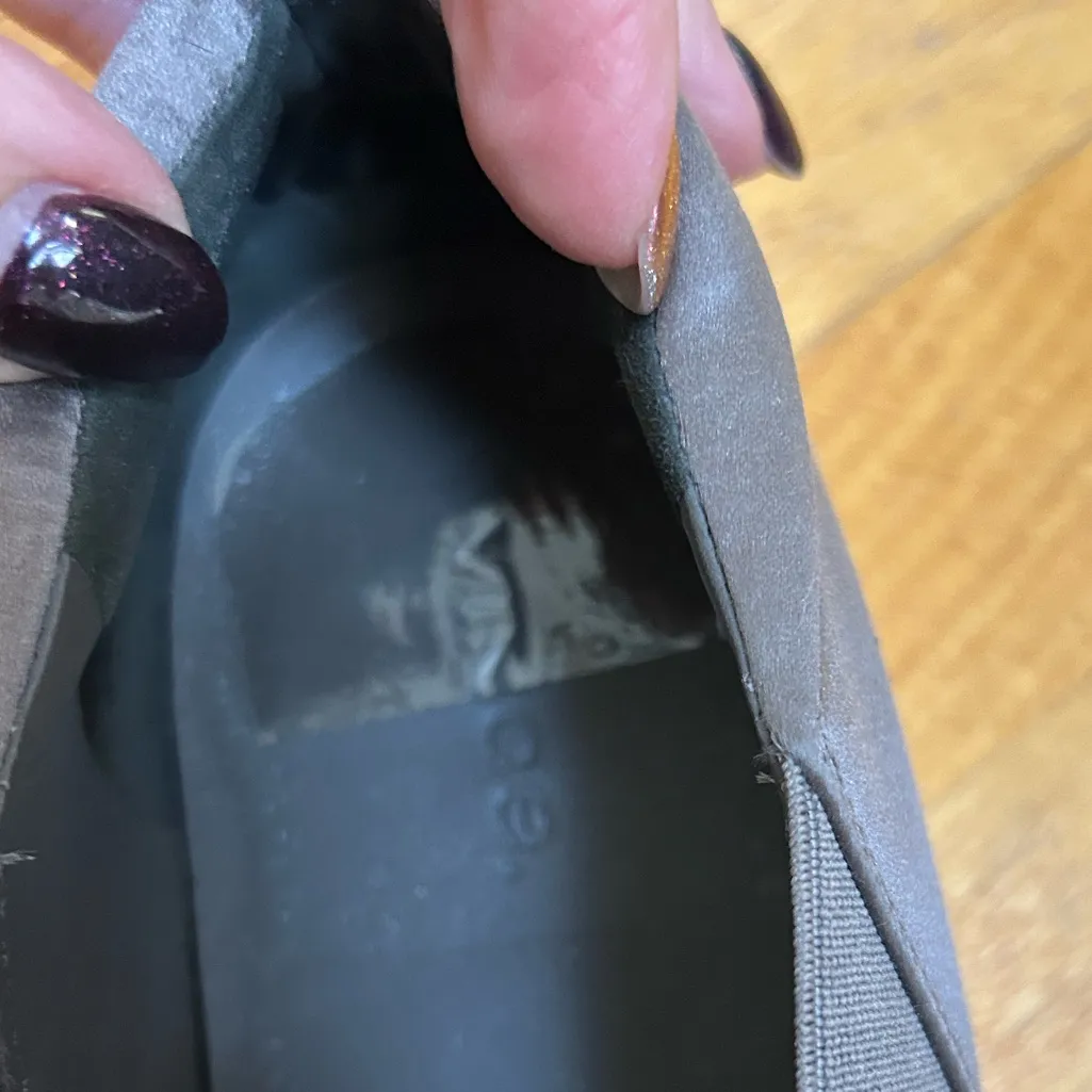 Size 10 Vince slip on silk top shoes - Image 6