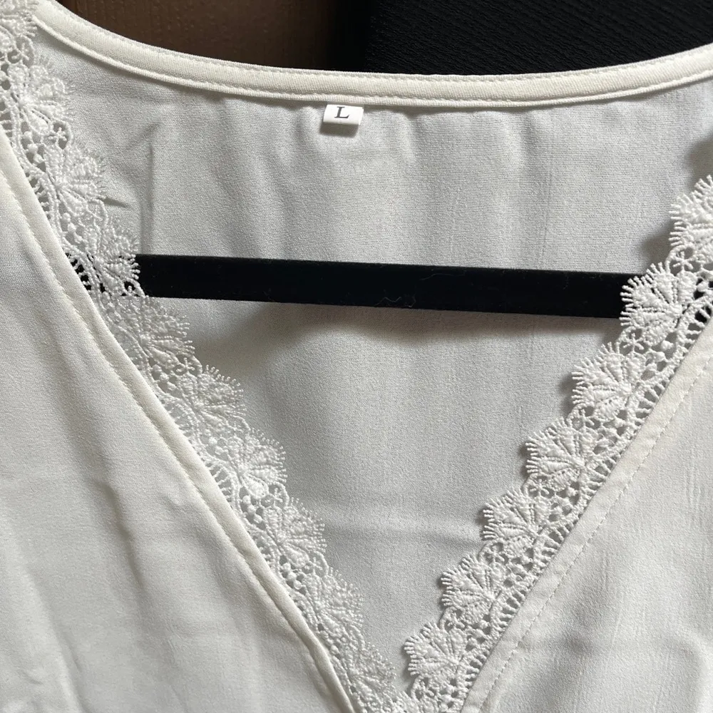 white blouse L NEW - Image 2