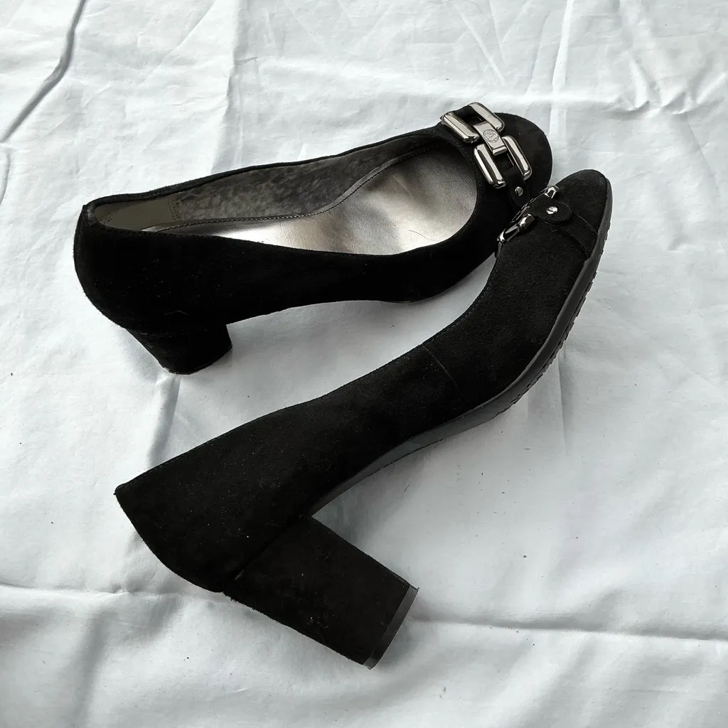 Classy Medium heel pumps 🖤🖤 - Image 4