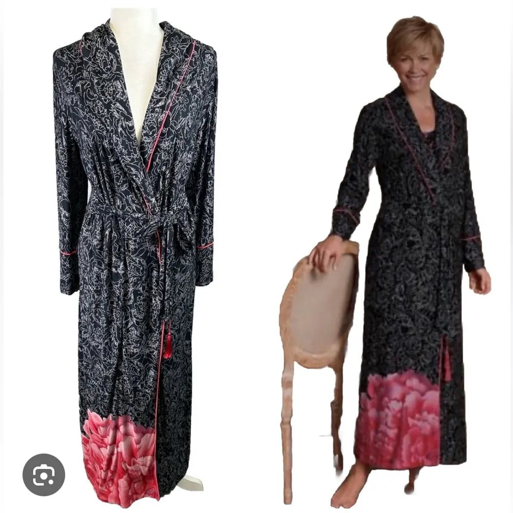 Soft Surroundings Robe Midnight Pink Peony Pink Tassel Size Small Side Pockets - Image 2