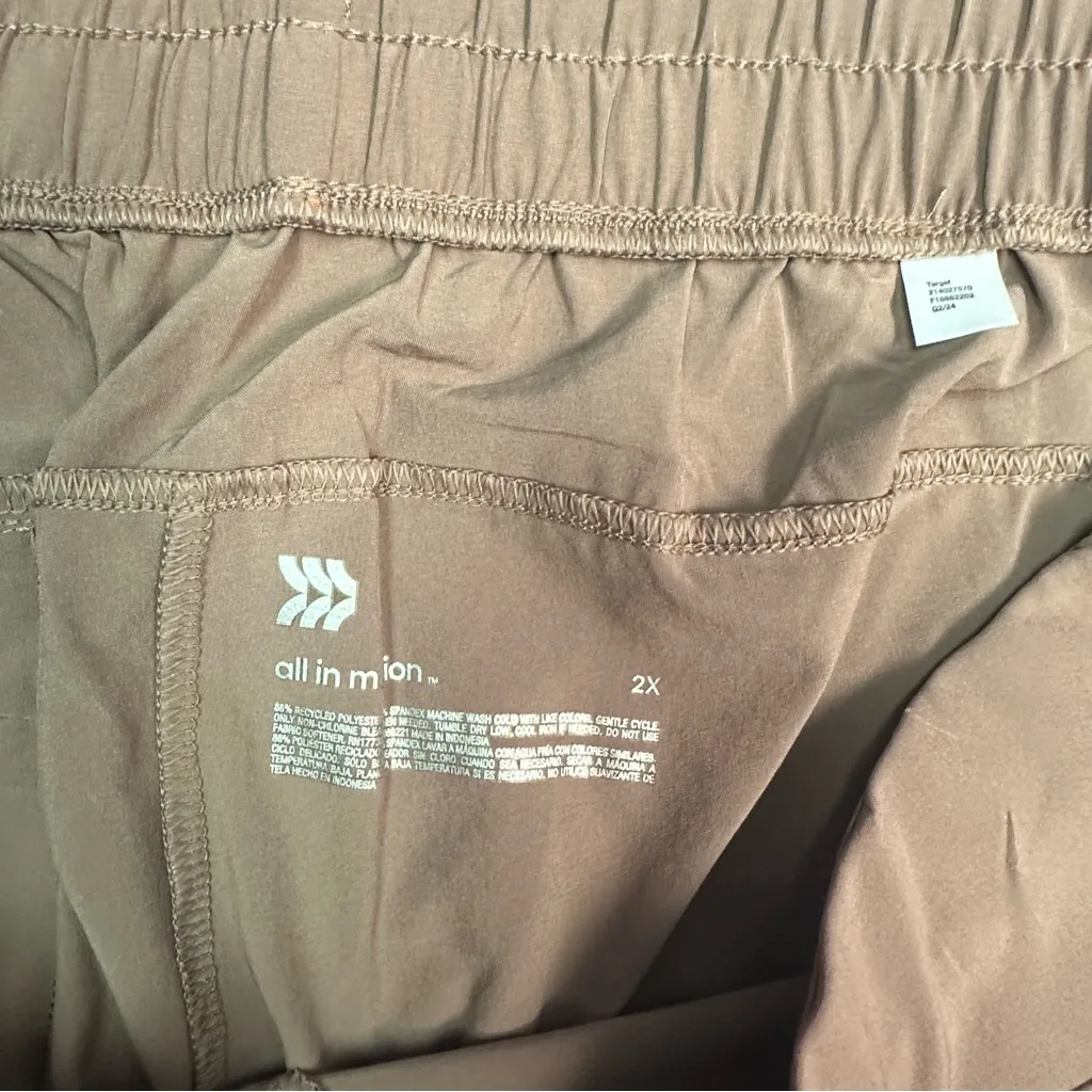 All In Motion  Men's Tan Cargo Pants - Image 5