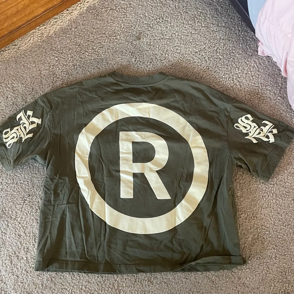 SLK Studios Be You The World Will Adjust Vintage Y2K Graphic T-Shirt Sz M - Image 6