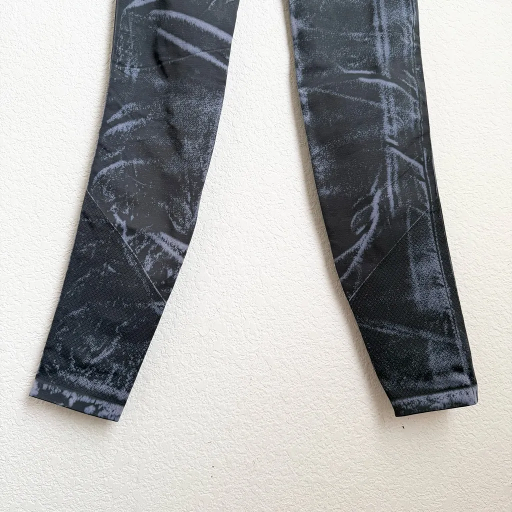 LULULEMON Ebb to Street Tight Wash in Stone Wash Graphite Grey Seamless Leggings - Image 9