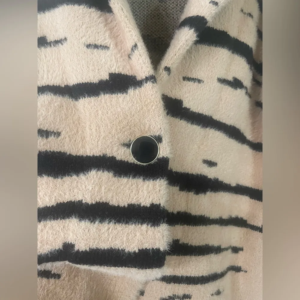 Calligraphie Tiger Stripe Single Button Overcoat Cardigan Size Medium Brown - Image 2