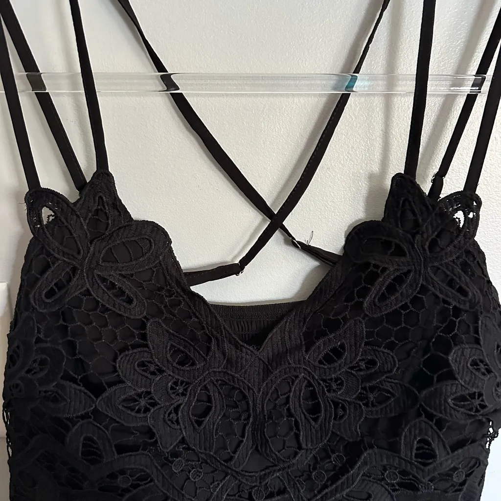 Women’s Black Flowy Tank with Floral Lace Size L - Image 2