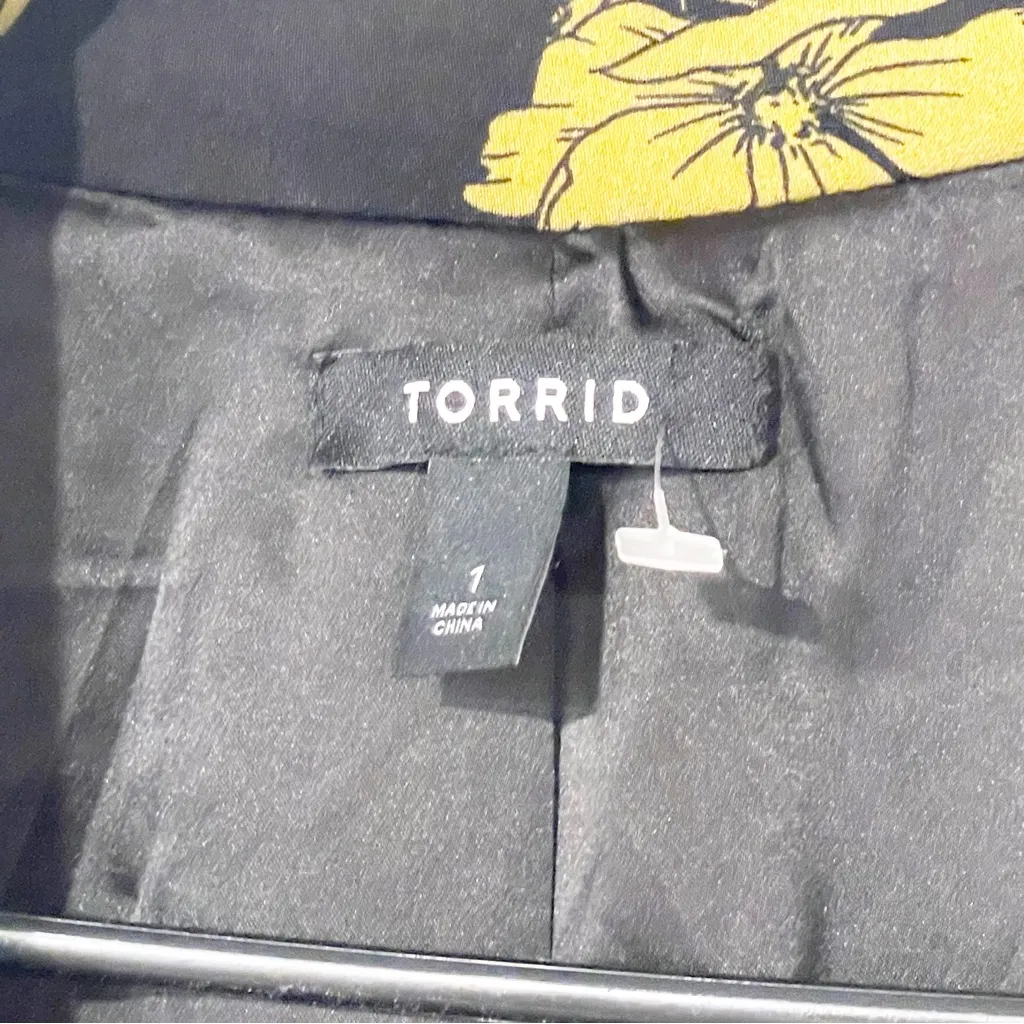 Torrid Plus Size 1X Black Yellow Gold Floral Drape Front‎ Blazer Jacket - Image 4