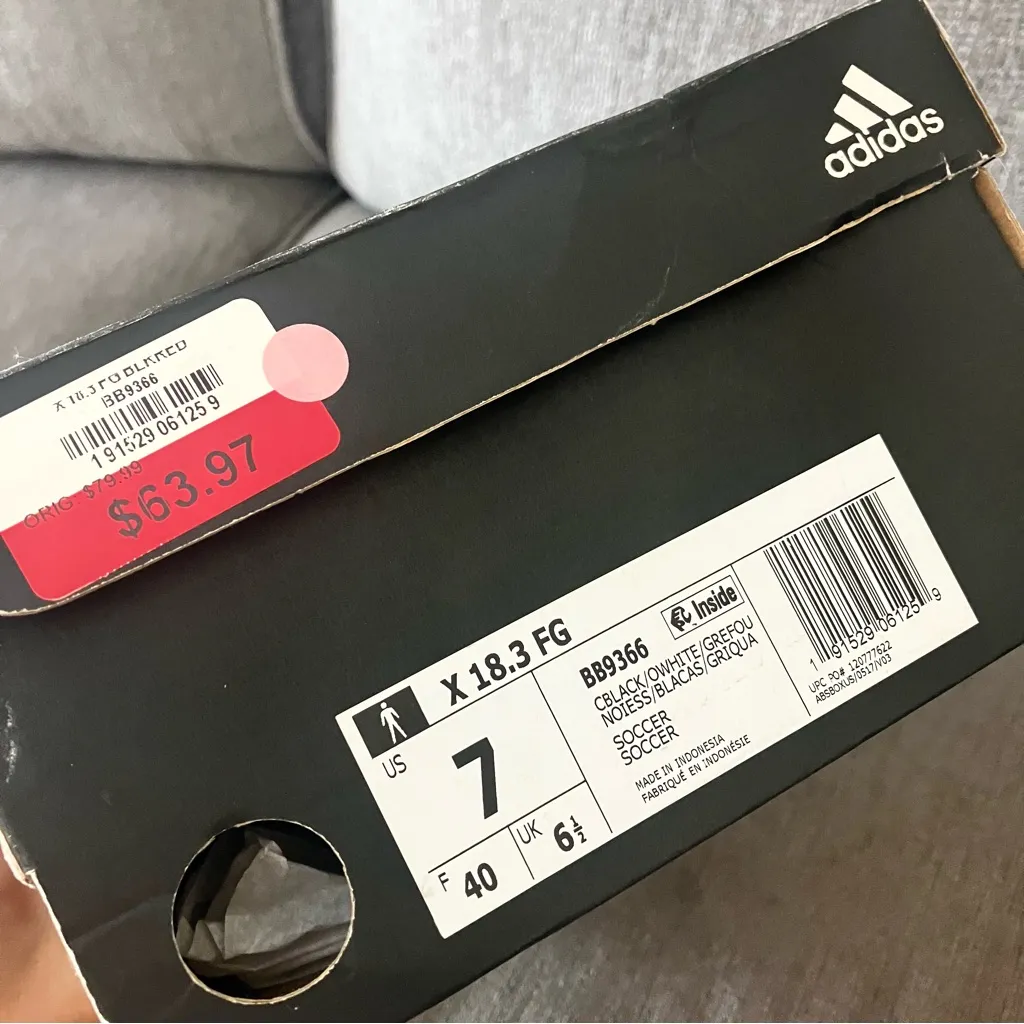 NIB Adidas women’s soccer cleats - Image 4