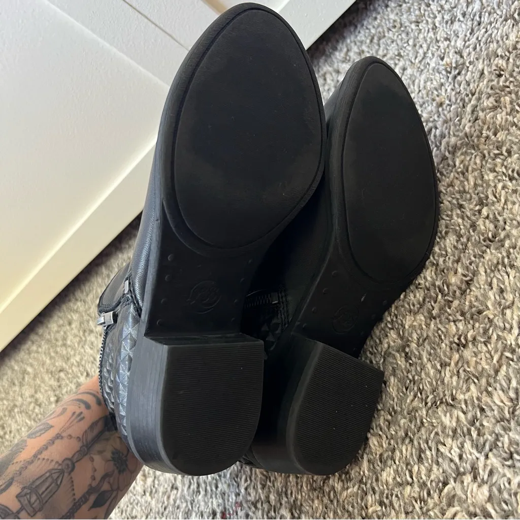 Lucky‎ Brand Women’s Black Textured Basel Leather Zip Booties Boots Size 8.5 - Image 6