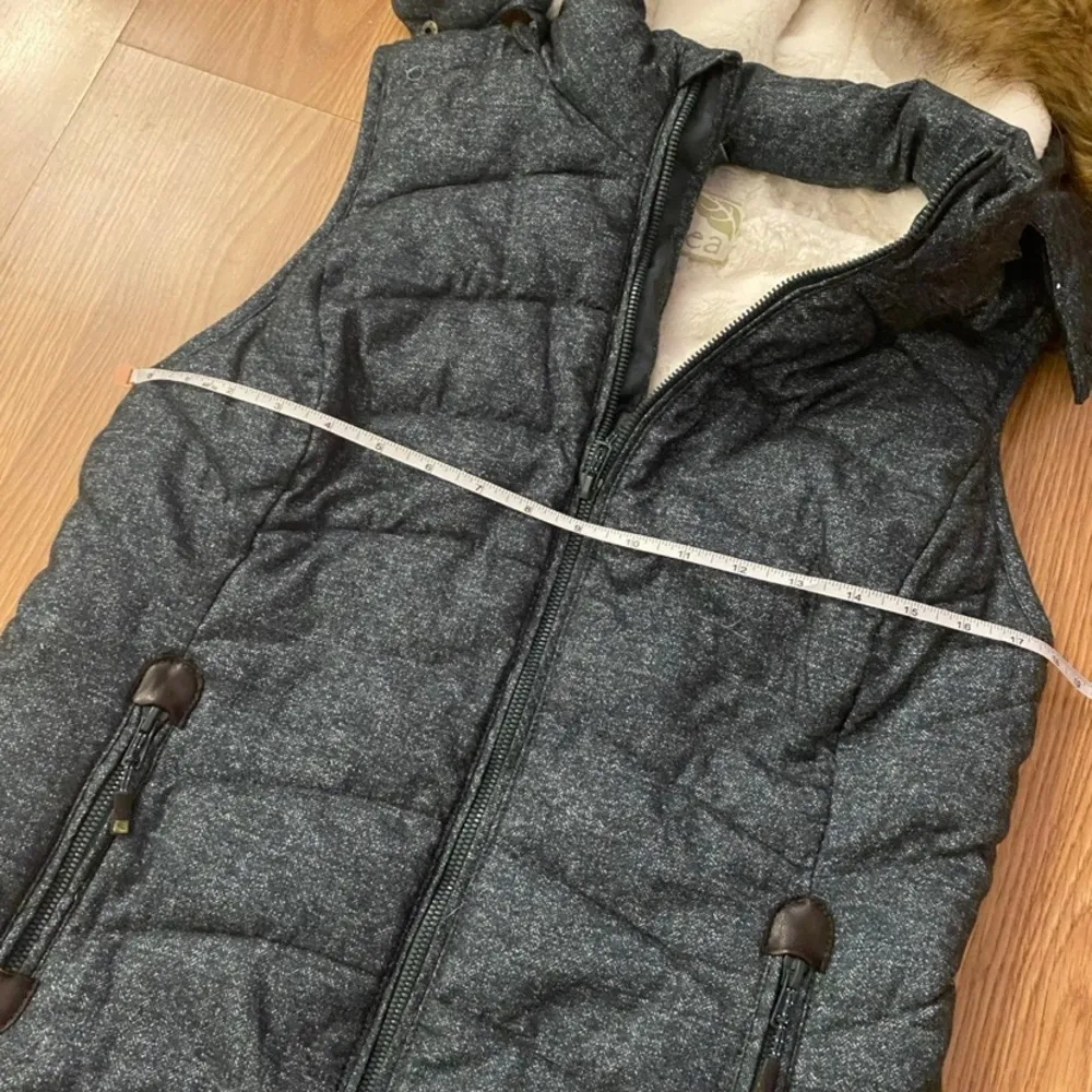 Green Vest Size Medium White - Image 3