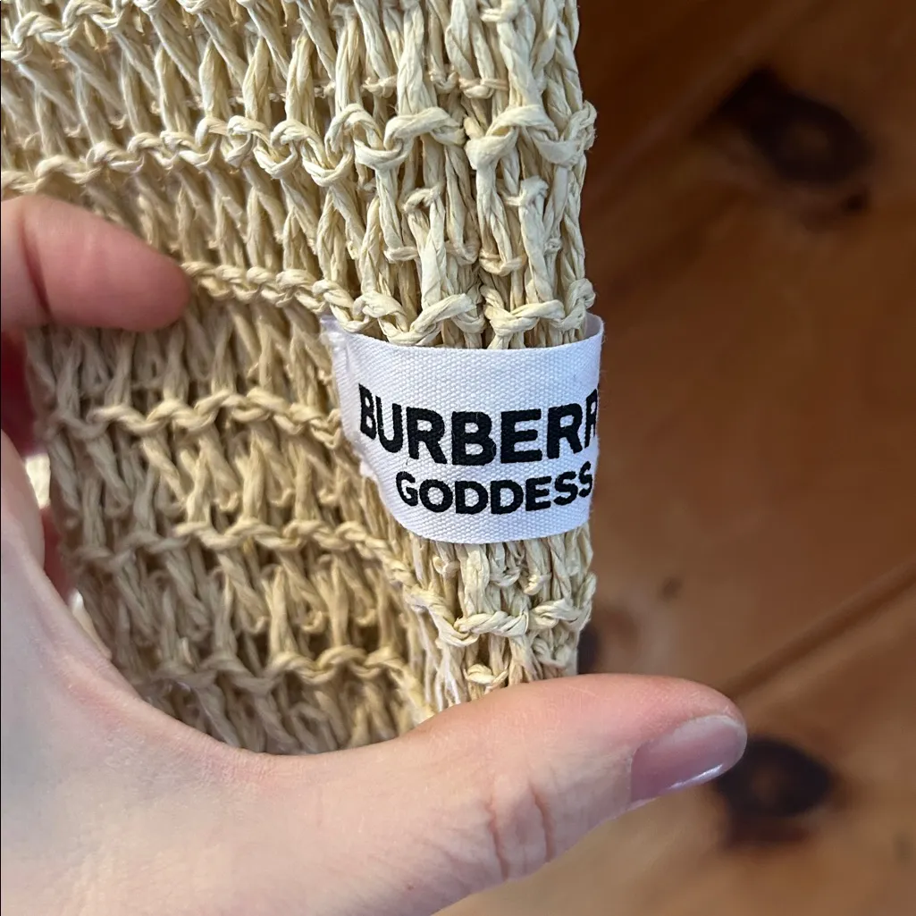 Burberry goddess crocheted weave natural paper straw tote shoulder bag - Image 5