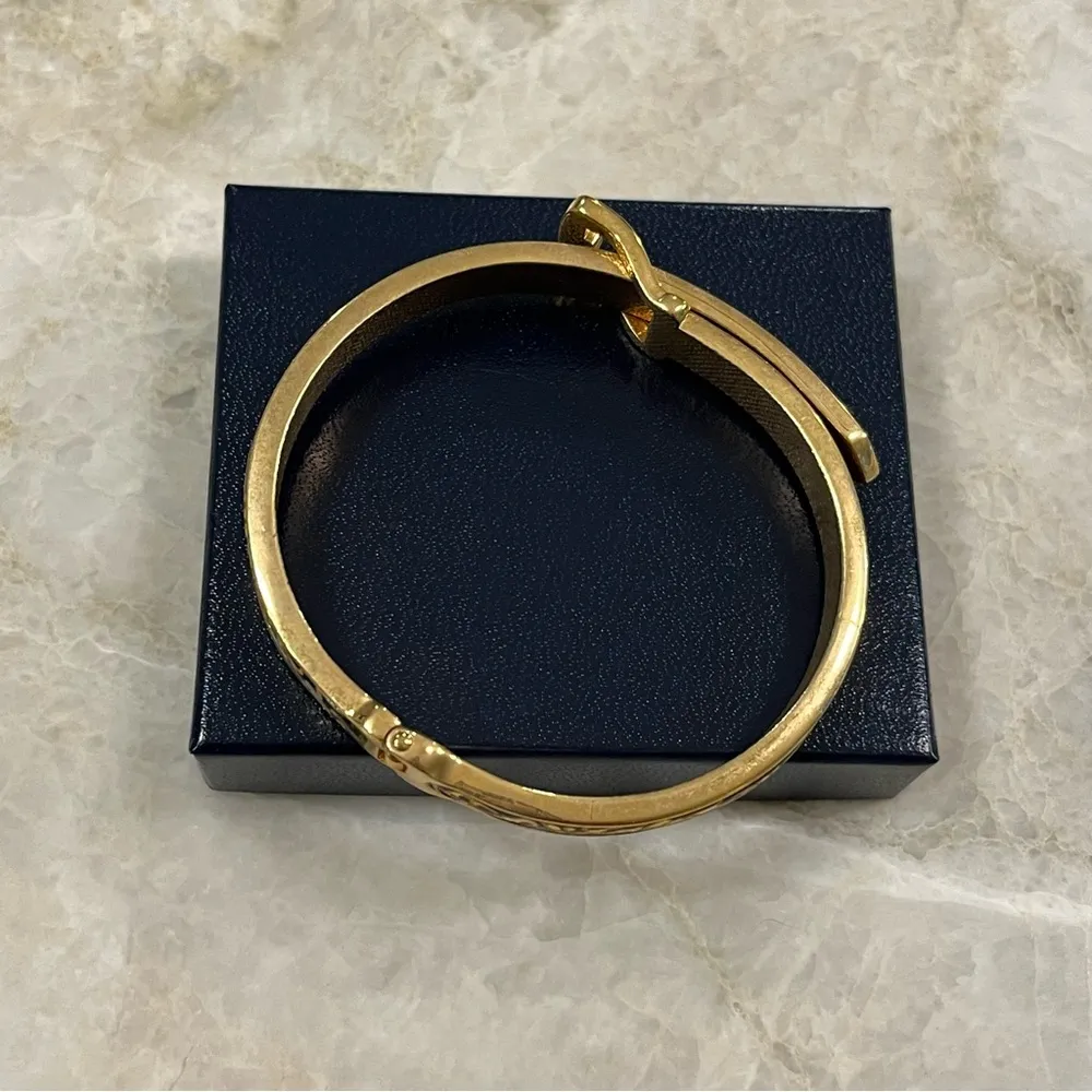 Engraved 24k floral buckle bracelet - Image 2