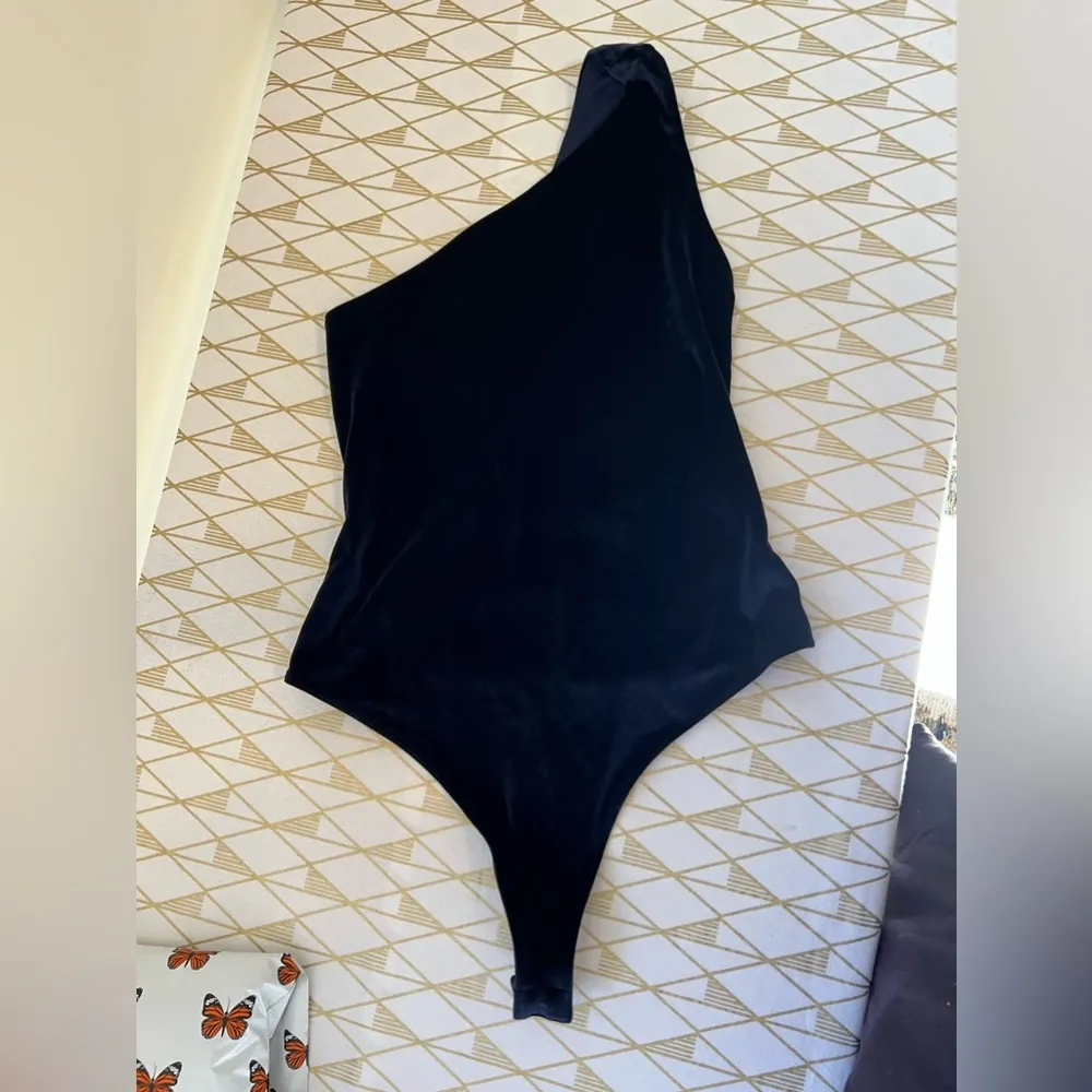 Fabletics NWT Gigi Velour One Shoulder Thong Bodysuit in Navy Blue Size M - Image 4