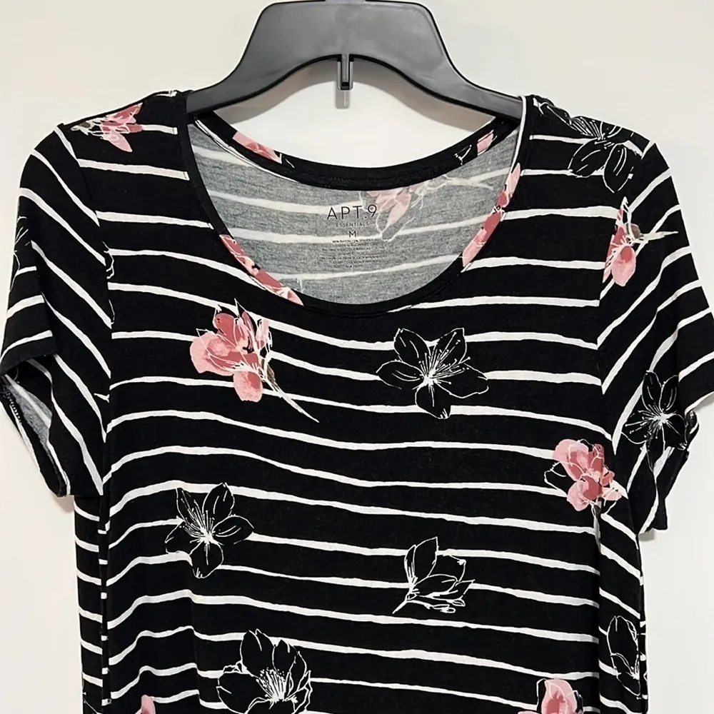 Apt 9 Black Floral and Striped Tunic Shirt Size Medium - Image 2