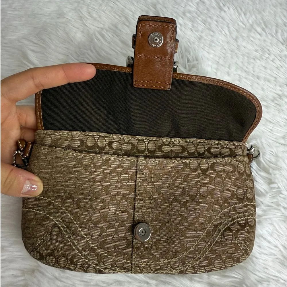 y2k COACH Brown Signature Soho Wristlet - Image 5