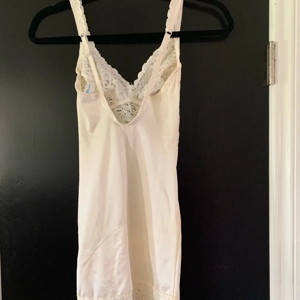 Flexees shapewear Size M - Image 2